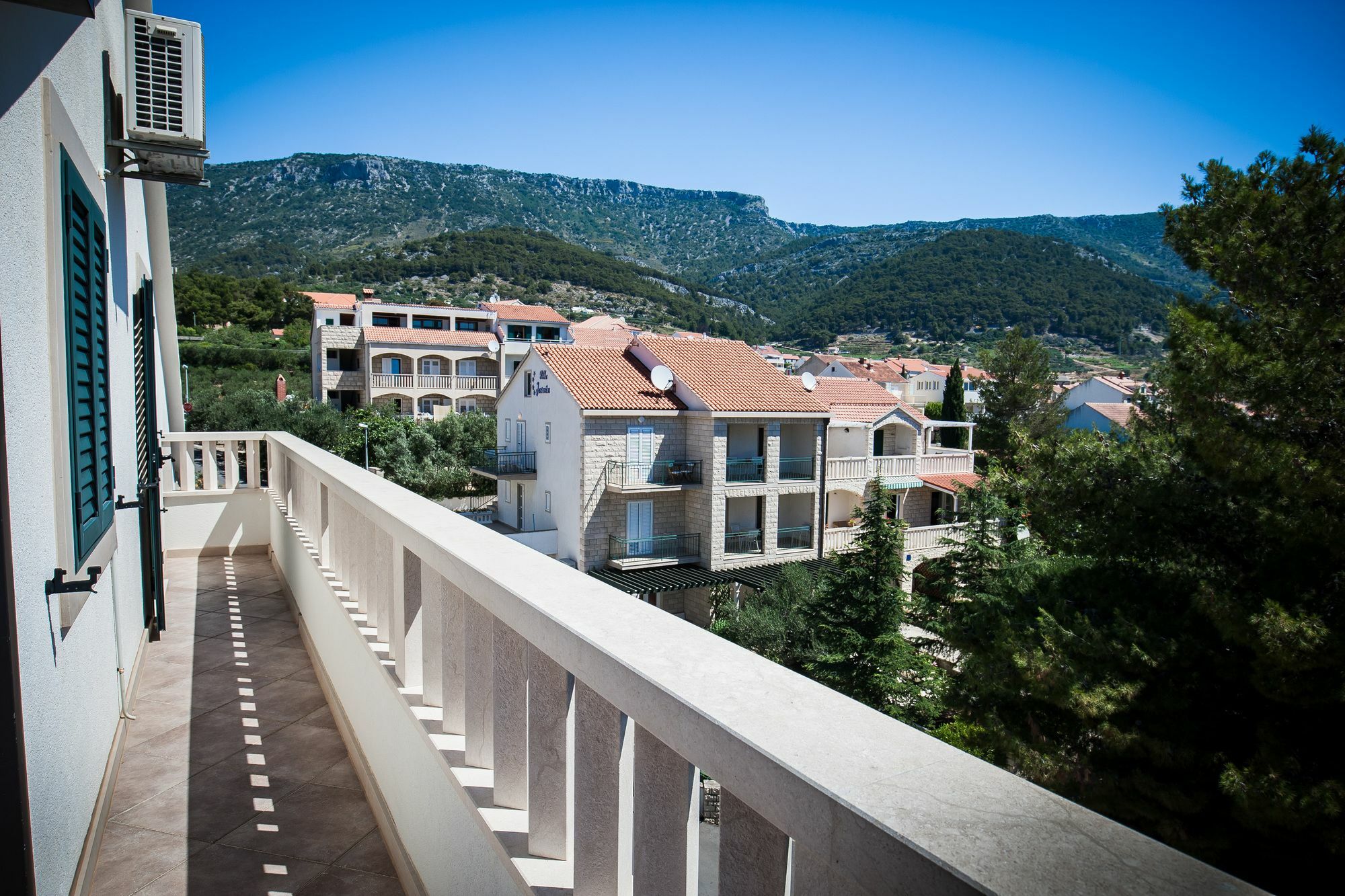 Mazuranic Apartments Bol Kültér fotó